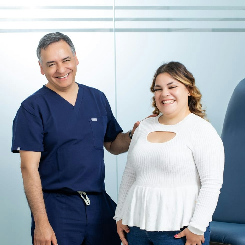 Board-certified bariatric surgeon at Hospital Cyntar